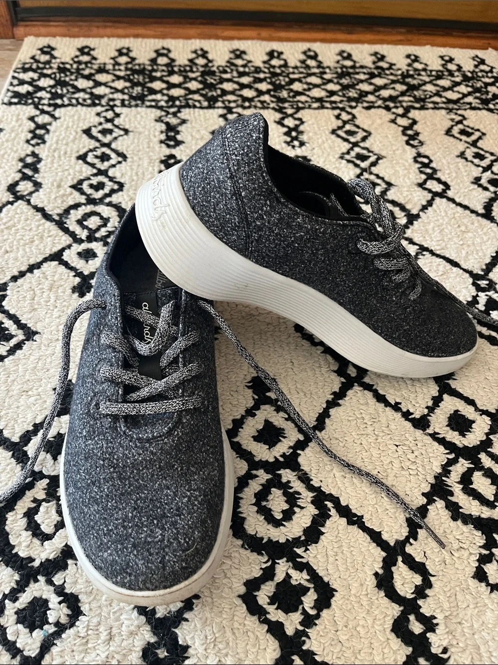 allbirds Men’s size 10 Wool Runners in Charcoal/White